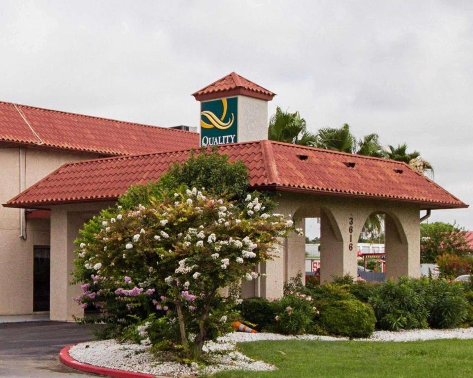 Quality Inn & Suites Del Rio - main image