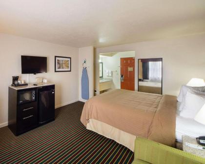 Quality Inn & Suites Del Rio - image 10