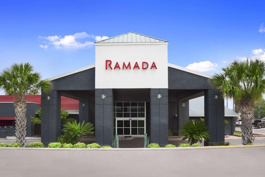 Ramada by Wyndham Del Rio - main image