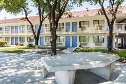 Motel 6-Del Rio TX - image 15