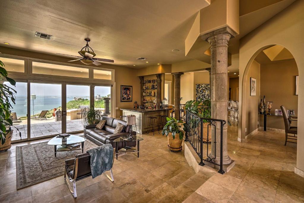 Luxury Del Rio Home with Pool and Lake Views! - image 4