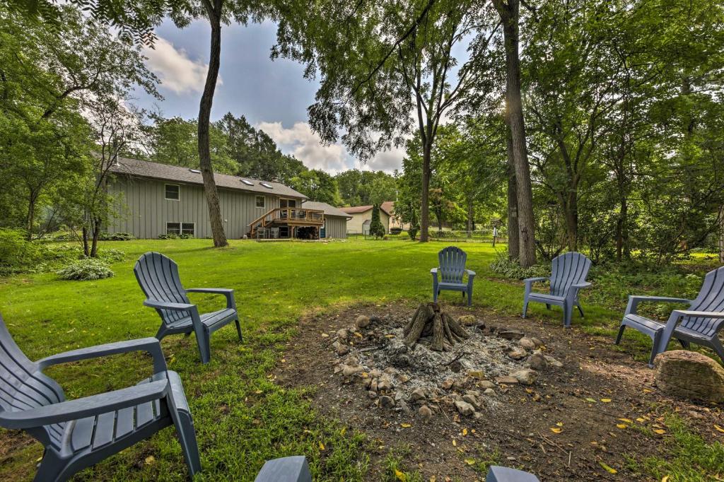 Home - 2 Blocks to Lake Nagawicka Boat Launch - image 4