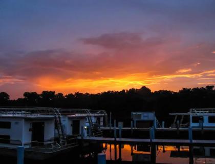 Unique Houseboat Vacation at St Johns River - 2Bedroom Houseboat #1 - image 2