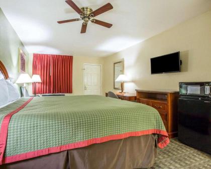 Rodeway Inn Delano - image 15