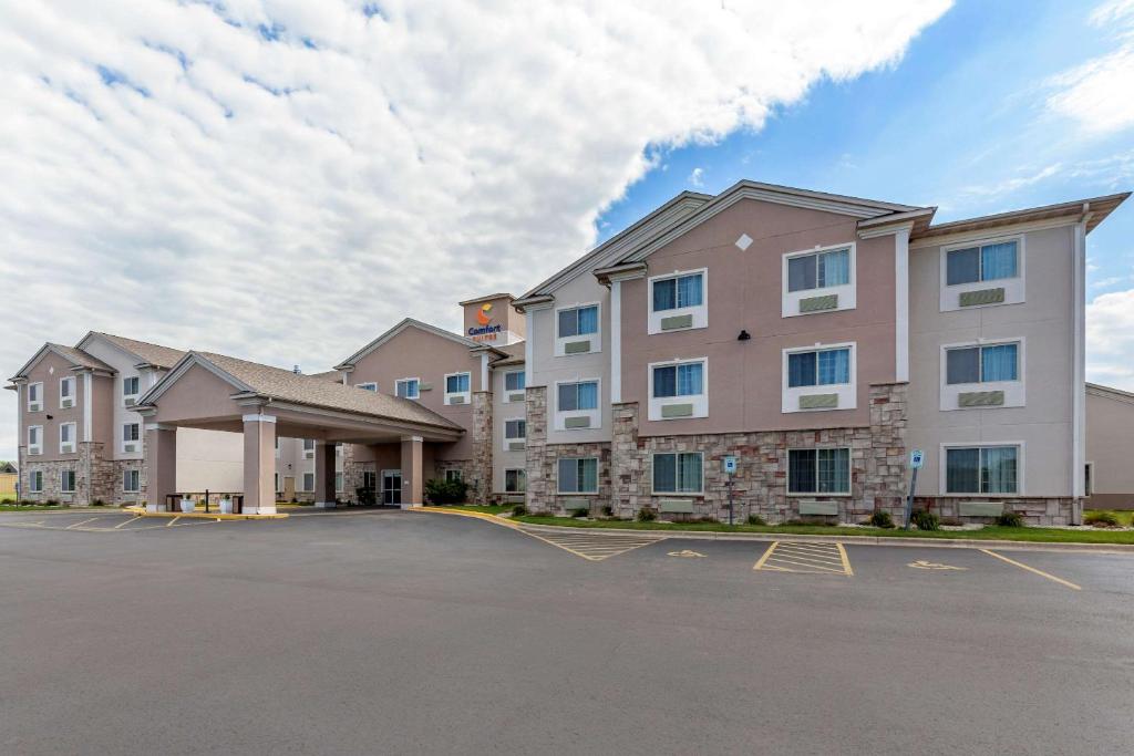 Comfort Suites Delavan - Lake Geneva Area - main image