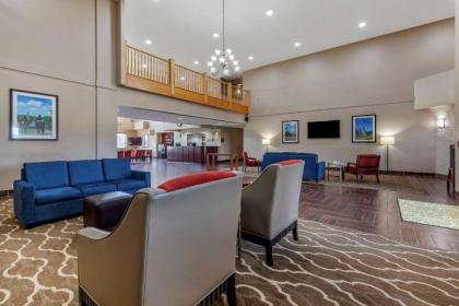 Comfort Suites Delavan - Lake Geneva Area - image 6