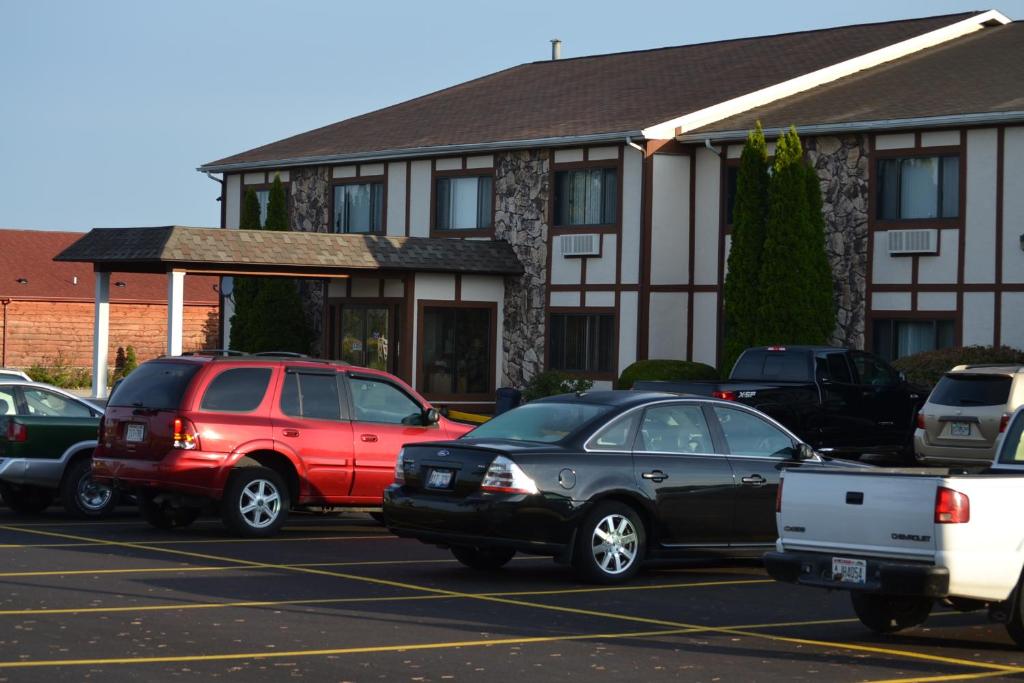 Sky Lodge Inn & Suites - Delavan - main image