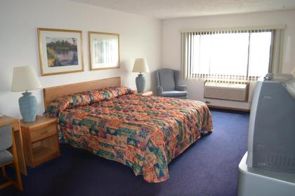 Sky Lodge Inn & Suites - Delavan - image 12