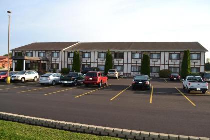 Sky Lodge Inn & Suites - Delavan - image 2