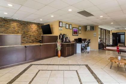 Clarion Inn & Suites Stroudsburg - Poconos - image 13