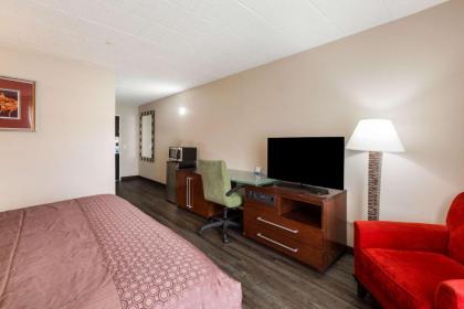 Rodeway Inn & Suites - Poconos - image 12