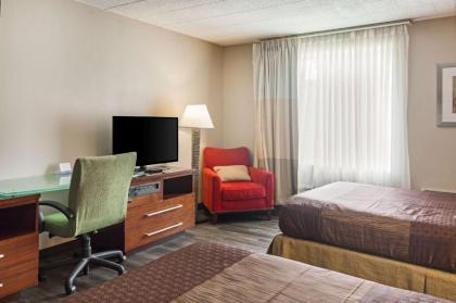 Rodeway Inn & Suites - Poconos - image 8