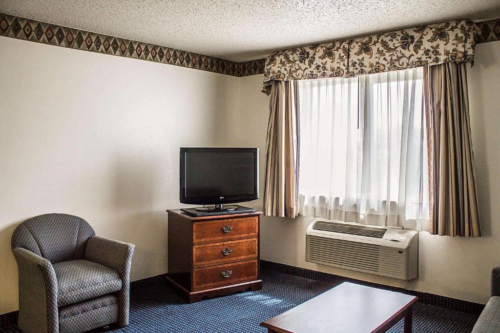 Quality Inn & Suites Delaware - image 2