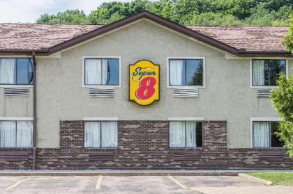 Super 8 by Wyndham Delmont - image 12