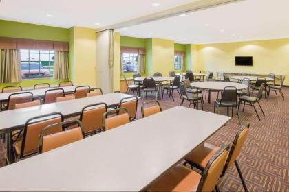 Microtel Inn & Suites by Wyndham Delphos - image 11