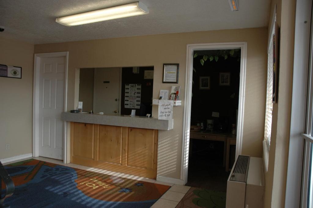 Budget Motel - image 3