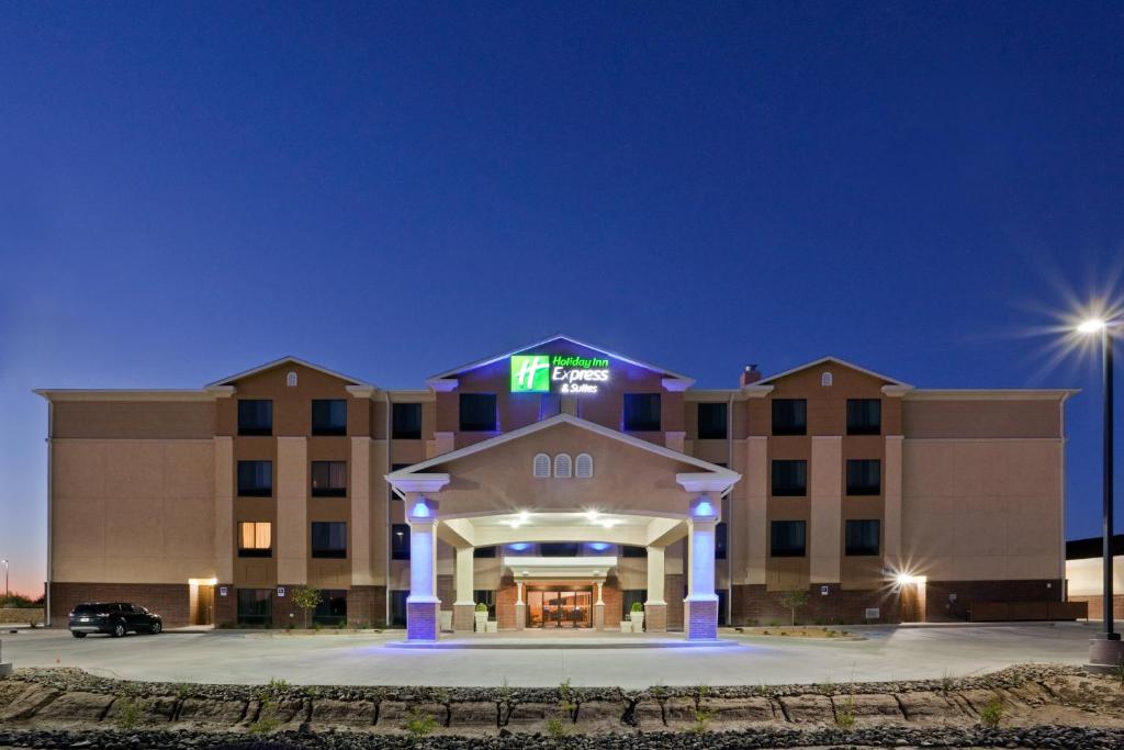 Holiday Inn Express & Suites Deming Mimbres Valley an IHG Hotel - main image