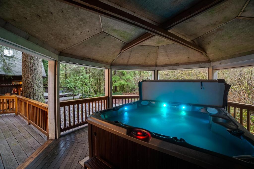 66sl - Hot Tub - Wifi - 3+ Bedroom - Sleeps 10 - image 6