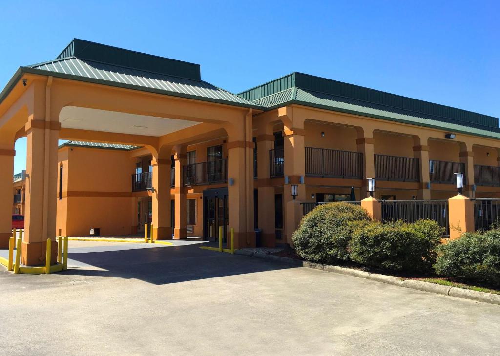 Americas Best Value Inn Denham Springs - image 6