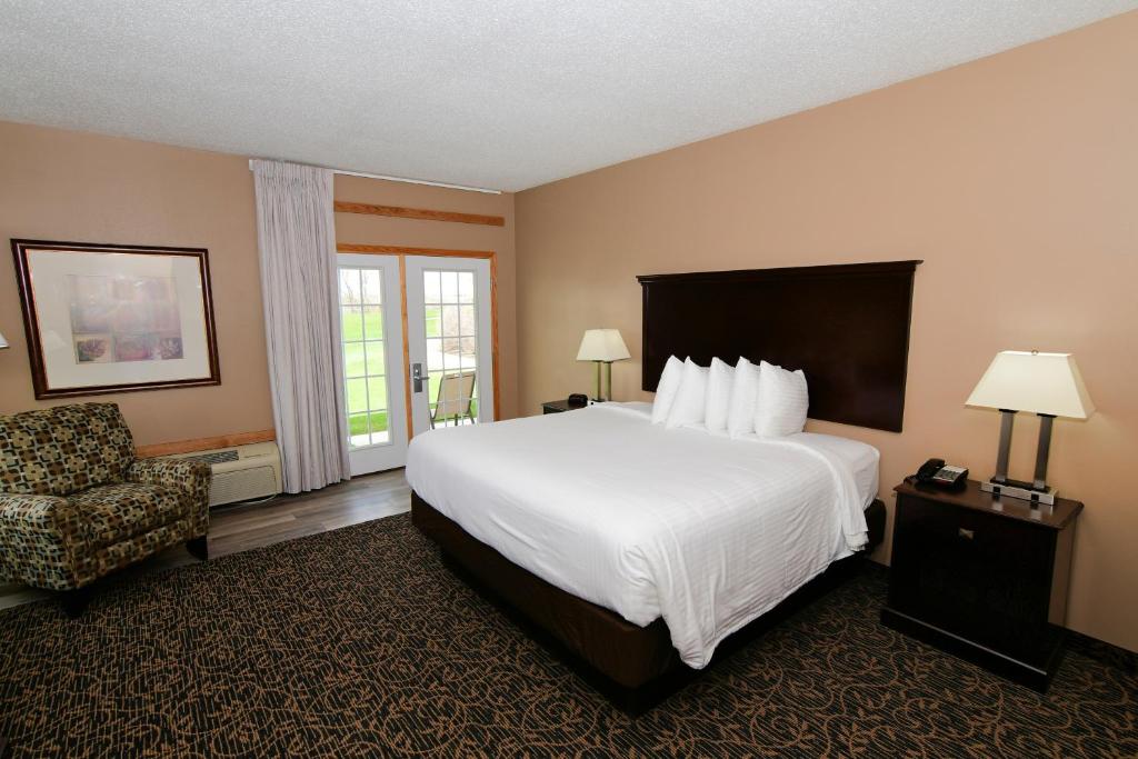 Cobblestone Inn & Suites - Denison | Majestic Hills - image 7