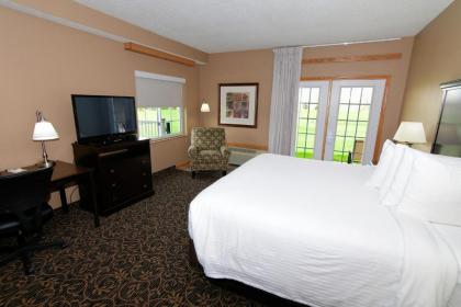 Cobblestone Inn & Suites - Denison | Majestic Hills - image 9