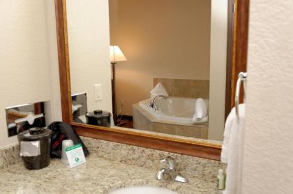 Cobblestone Inn & Suites - Denison | Oak Ridge - image 8