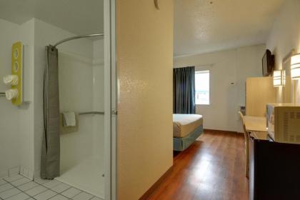 Motel 6-Denison TX - image 2