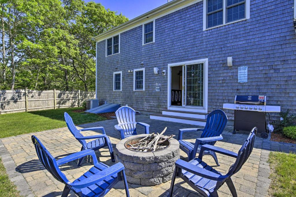 Cape Cod Home with Game Room 3Mi to Mayflower! - image 7