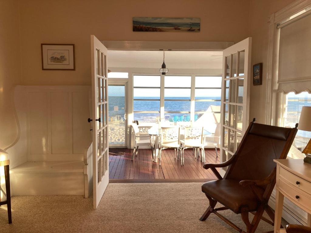 By The Sea Guests Bed & Breakfast and Suites - image 6