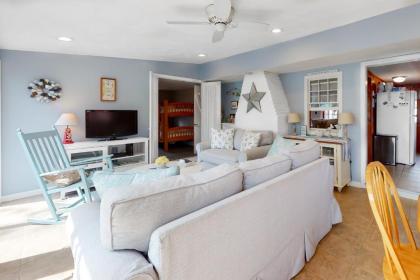 Cape Cod Beach Cottage - image 15