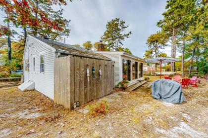 Cape Cod Beach Cottage - image 5