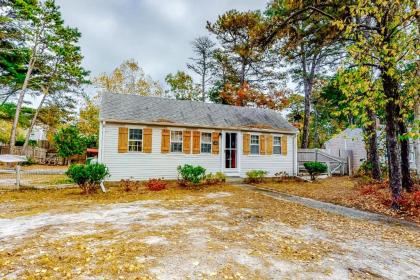 Cape Cod Beach Cottage - image 6