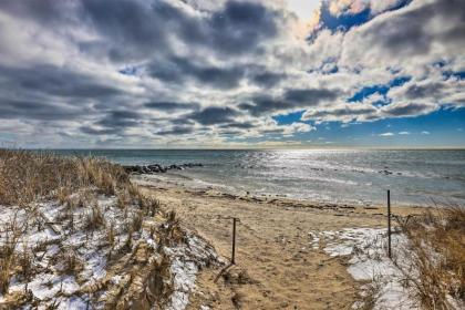 Cape Cod Retreat with Gas Grill Steps to Beach - image 4