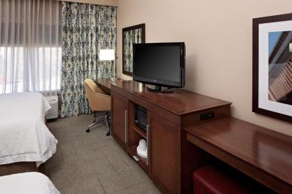 Hampton Inn & Suites Denton - image 4