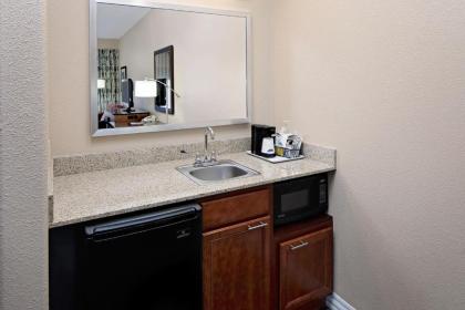 Hampton Inn & Suites Denton - image 5