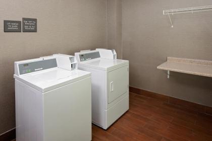 Hampton Inn & Suites Denton - image 6