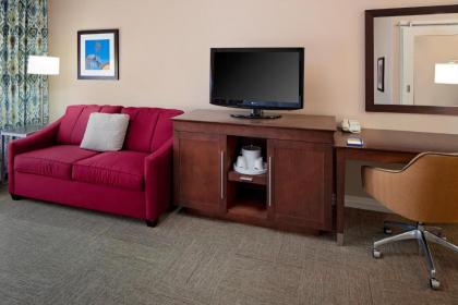 Hampton Inn & Suites Denton - image 8