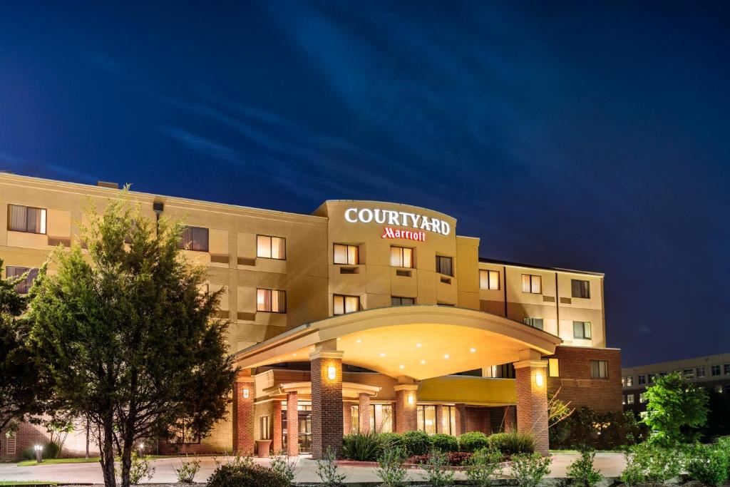 Courtyard by Marriott Denton - main image