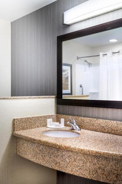 Courtyard by Marriott Denton - image 15