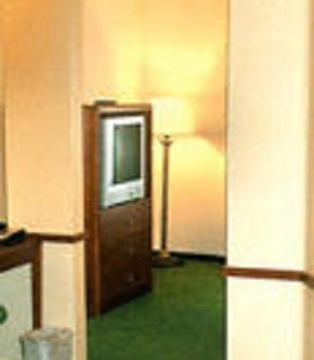 Fairfield Inn & Suites Denton - image 2