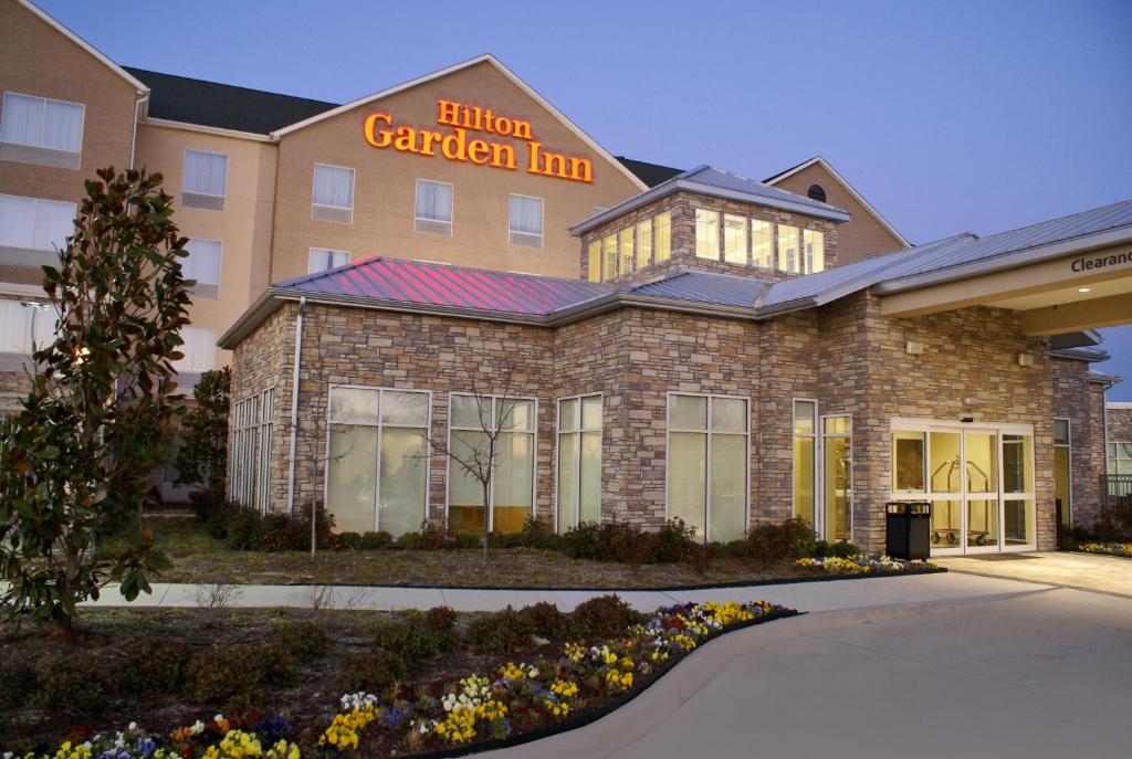 Hilton Garden Inn Denton - main image