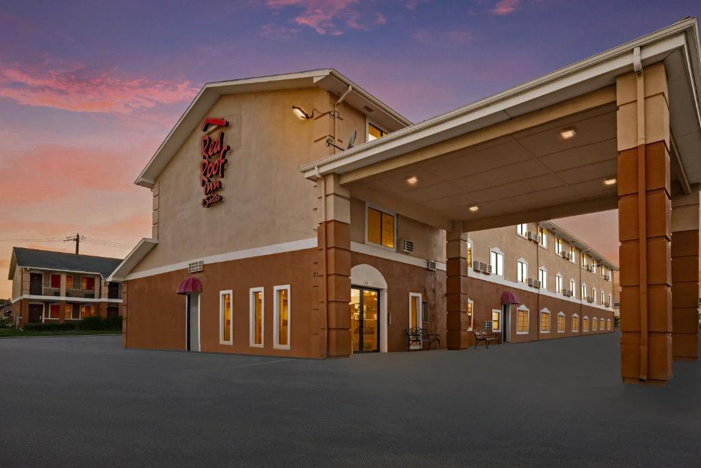 Red Roof Inn & Suites Denton - main image