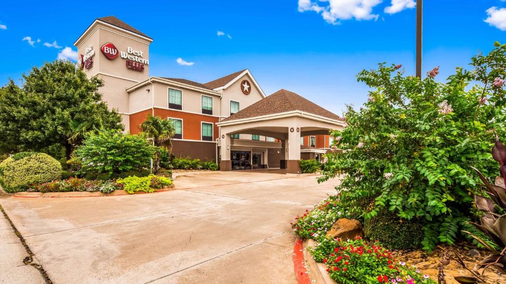 Best Western Plus Denton Inn & Suites - main image