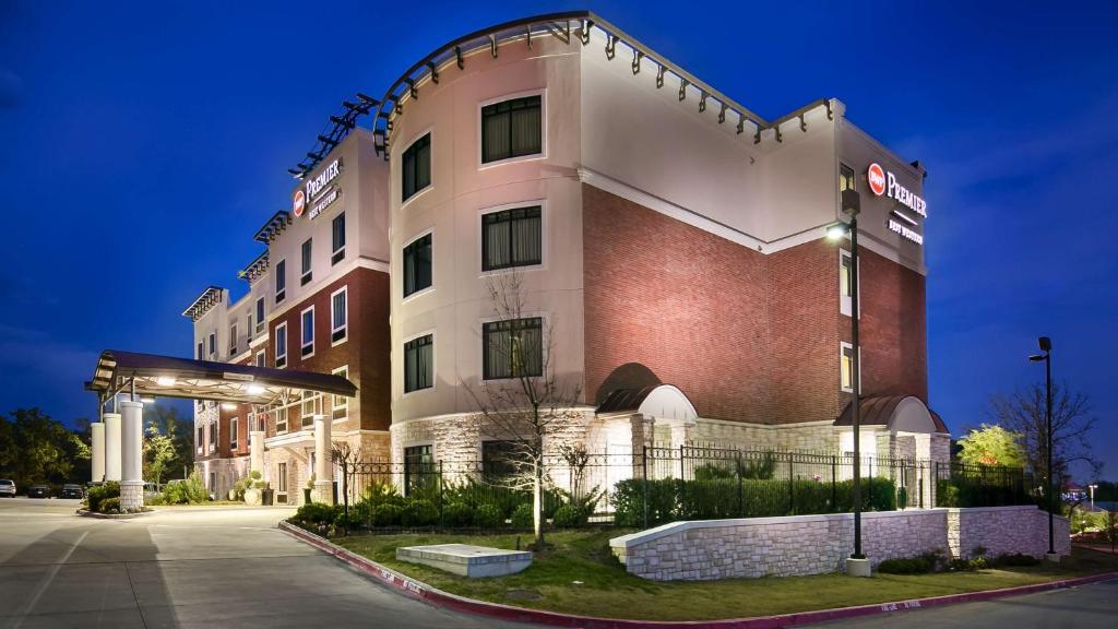 Best Western Premier Crown Chase Inn & Suites - main image