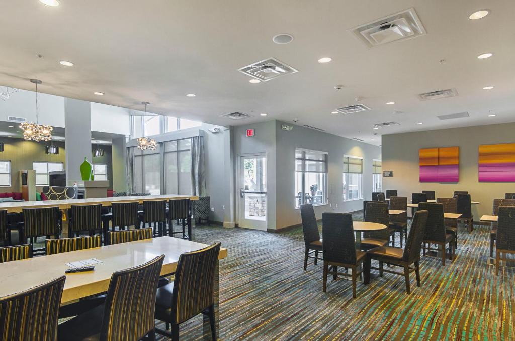 Residence Inn by Marriott Denton - image 6