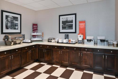 Hampton Inn & Suites Denver-Speer Boulevard - image 3