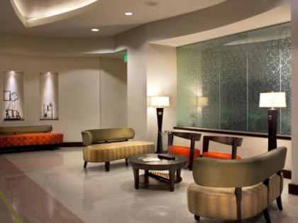 Hilton Garden Inn Denver/Cherry Creek - image 2