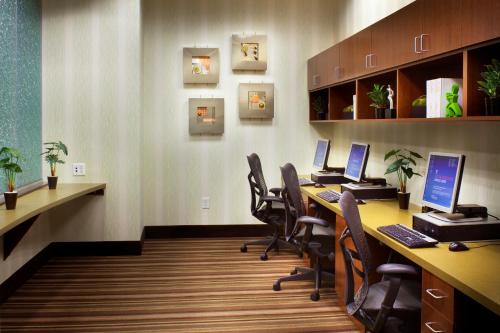 Hilton Garden Inn Denver/Cherry Creek - image 3