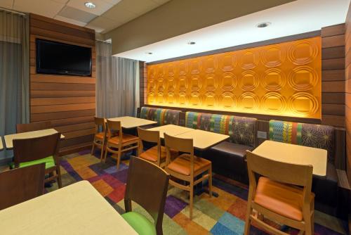 Fairfield Inn & Suites Denver Cherry Creek - image 2