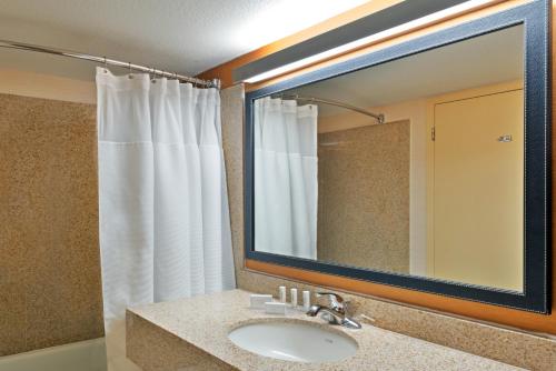 Fairfield Inn & Suites Denver Cherry Creek - image 5